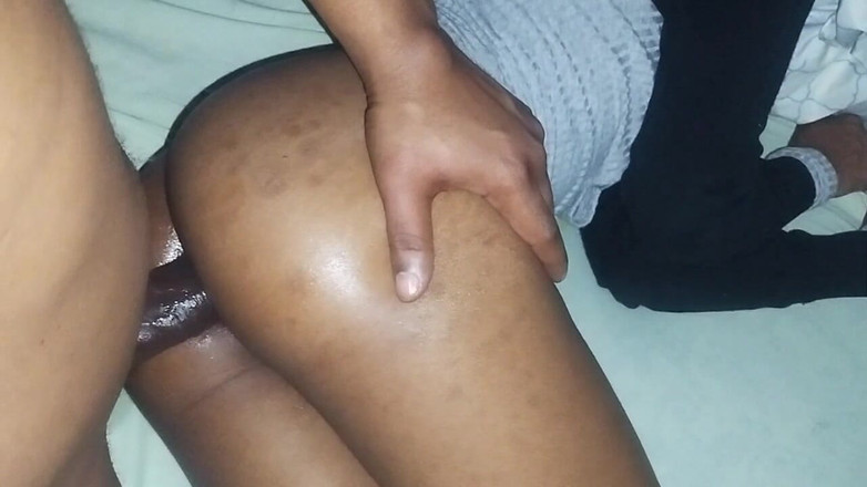 Island Bratz: Ojczym powiedz macocha nie wie, czy pieprzy tylko mój tyłek