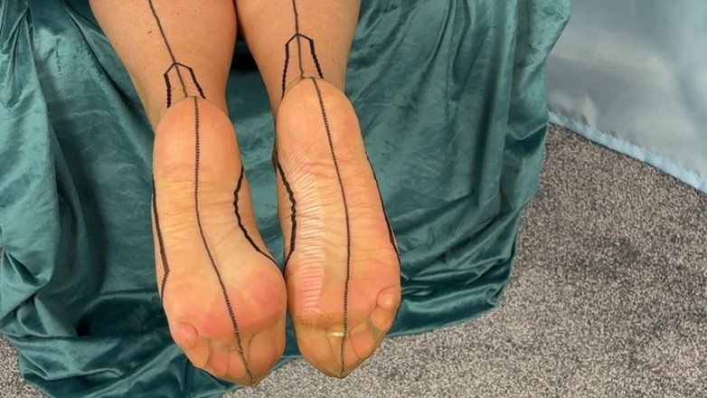 Mr MF: Mrs Mature Feet Agrees to Do a Photoshoot Part 1. 540
