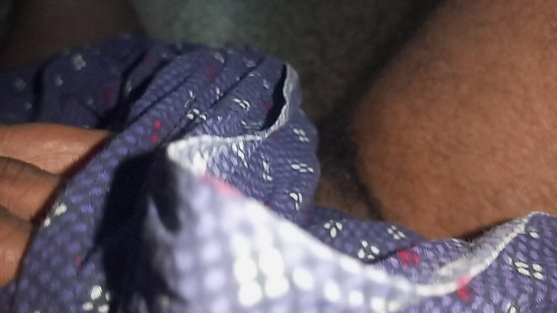 Fucking my wife: Băiat homosexual din Africa suge țâțele și sfârcurile soției în baie