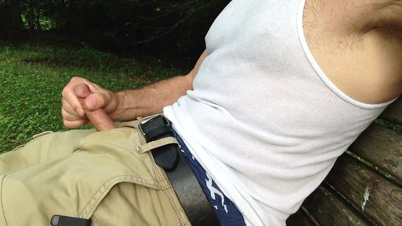 TJenner: Plimbându-se cu pula mea afară, masturbare și ejaculare.