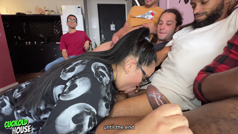 CuckoldHouse: Bini nakal Meninggalkan Tugas Pembersihan Untuk Seks Berkumpulan Dengan 4 Kawan...