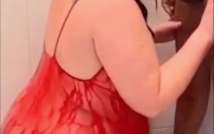 Big beautiful BBC sluts: Sucking Big Black Cock in thr shower
