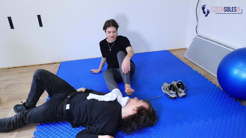 Czech Soles - foot fetish content: Pemujaan Kaki Gym