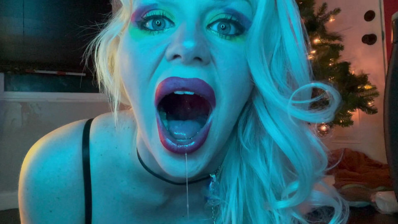 Sultry Silvea: 크리스마스 트리 아래에서 노는 섹시한실베아