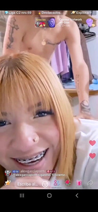 Blonde Venezolaanse laat haar vriend haar live neuken terwijl ze live een tiktok doet