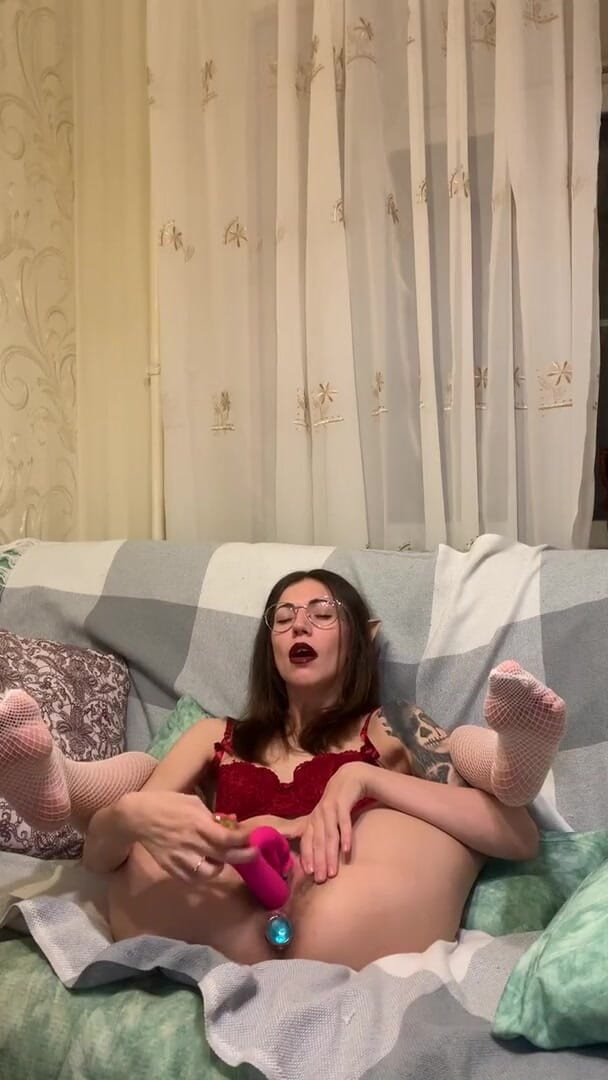 Tina Wink: Wild kitty in tattoos sucks dildo and brings her pussy...