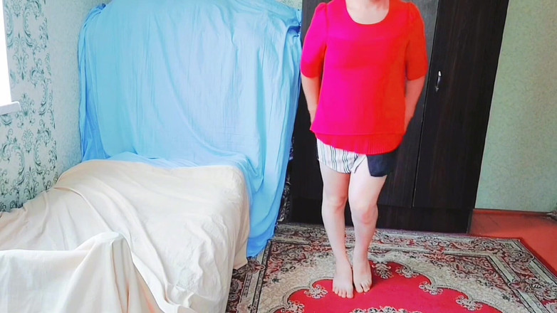 Kitty_Cross: Sissy zieht sich langsam im pastellfarbenen schlafzimmer an