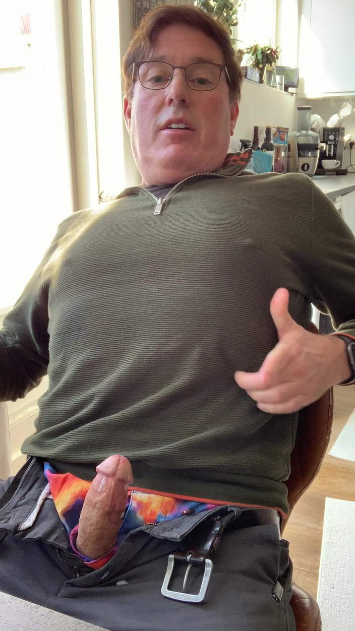 TJenner: Honění v kuchyni, intenzivní orgasmus, sperma na kalhotách