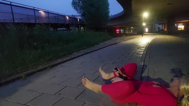 sweetfeet29: Chờ đợi ai đó