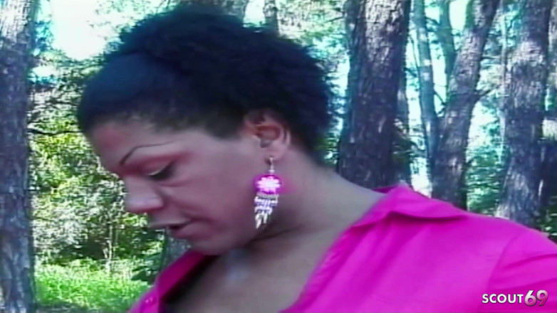 Shemale TS Collection: Waria kulit hitam dengan kontol besar disetubuhi di luar ruangan...