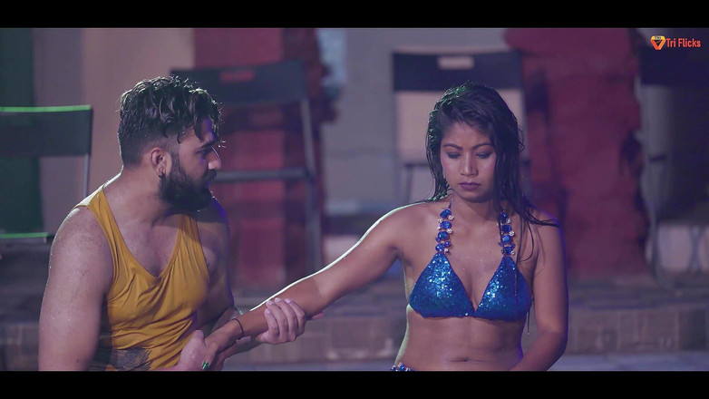 Triflicks: インドの美しいカップルのロマンス