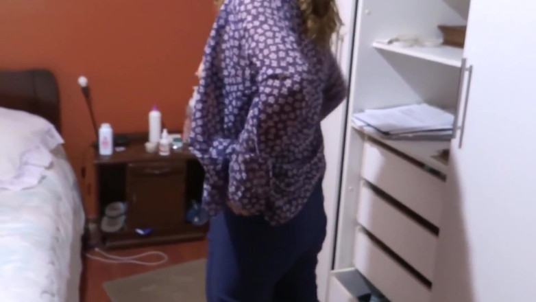 Ardientes69: 継母が見せびらかすエロティックな瞬間 私がオナニーしている間、私はいつも彼女とセックスしてしまいます