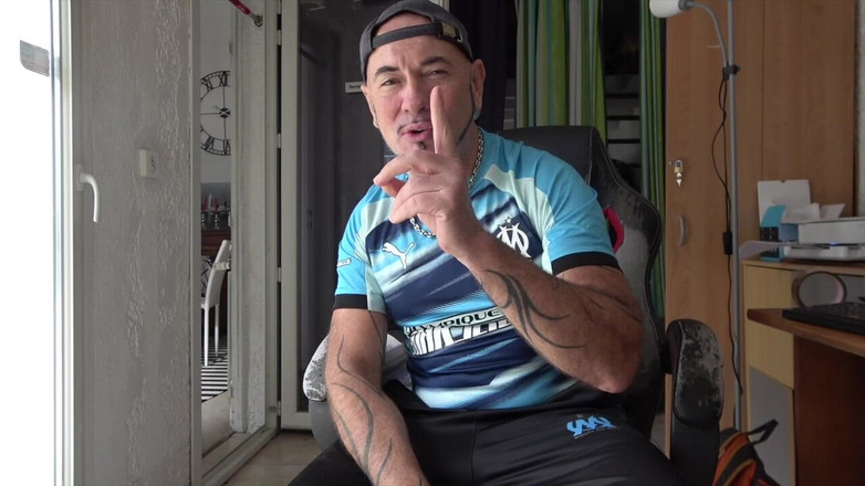 Gaybareback: Гарний план для трьох на пляжі в публічному місці