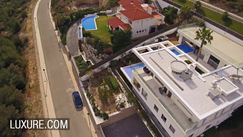 Luxure: Susy Gala esmer ateşli evli kadın sakso çekiyor ve yabancıyı tatmin...