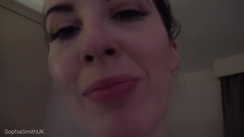 SophiaSmithUK: ASMR a big kiss