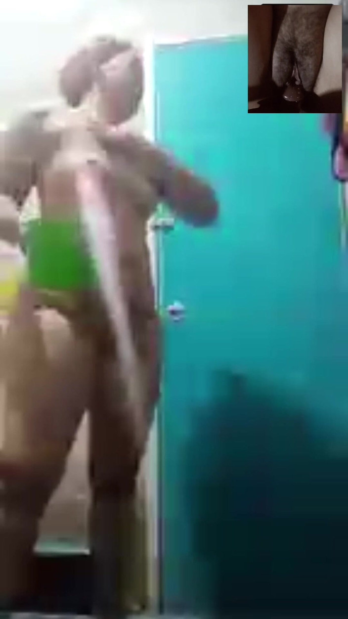 rajahutan44: Une belle nue prend une douche me rend très excitée