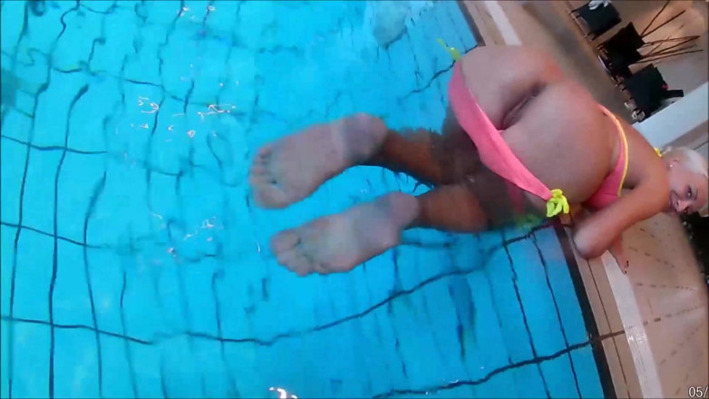 Helena Moeller: Sex in the pool under the water blowjob