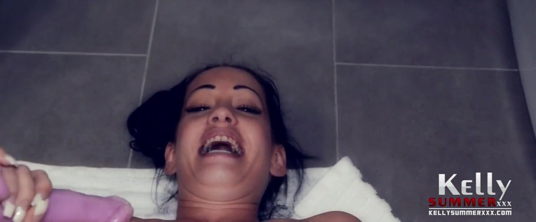 AD4X: Kelly the Slut