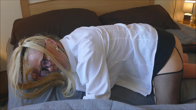 Natalie K: Відео від першої особи, мінет і трах секретарки, рольова гра з вібруючим ділдо трах-машиною, запрошуючи мене до вашої спальні