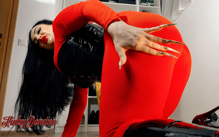 KinkyDomina: लाल रंग में मेरी परफेक्ट चोदने लायक गांड की पूजा करें