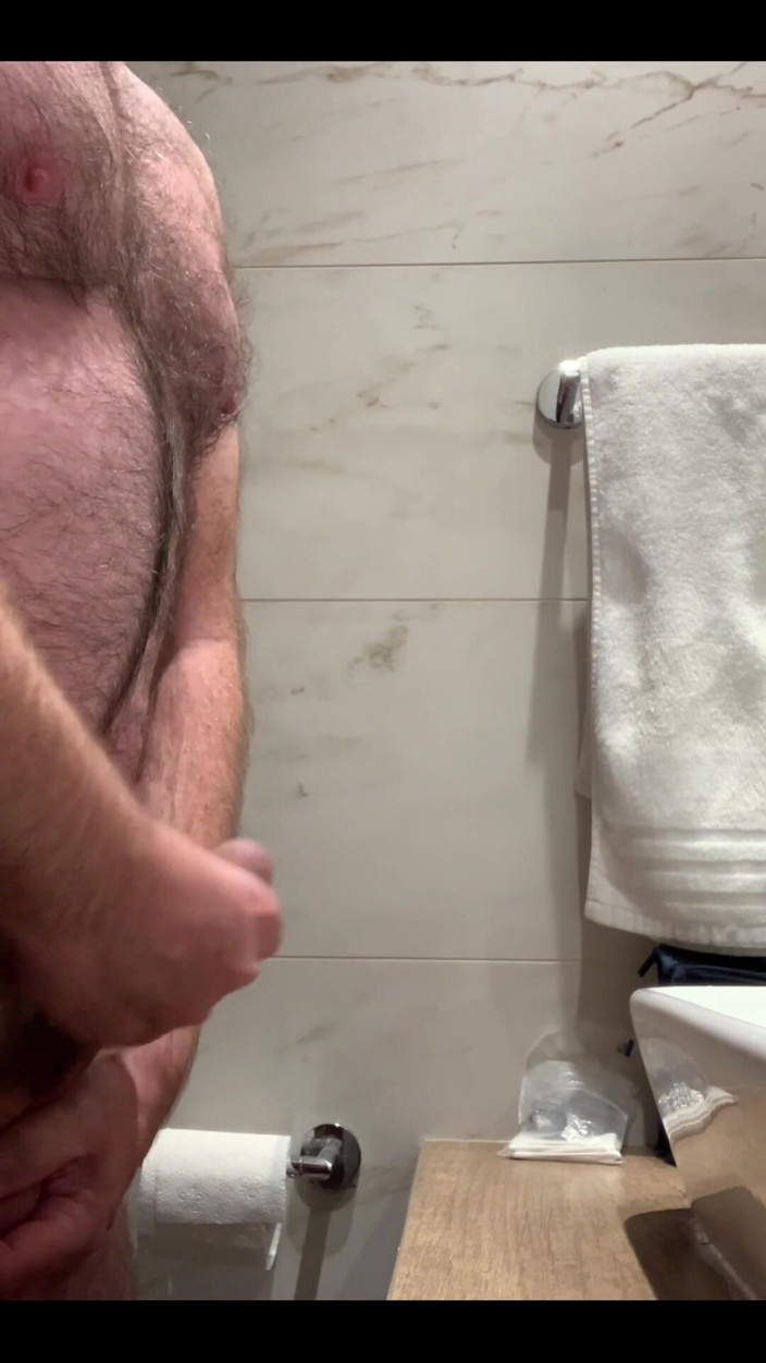 Djdavexxx: Ngocok kontol dan muncrat di kamar mandi hotel