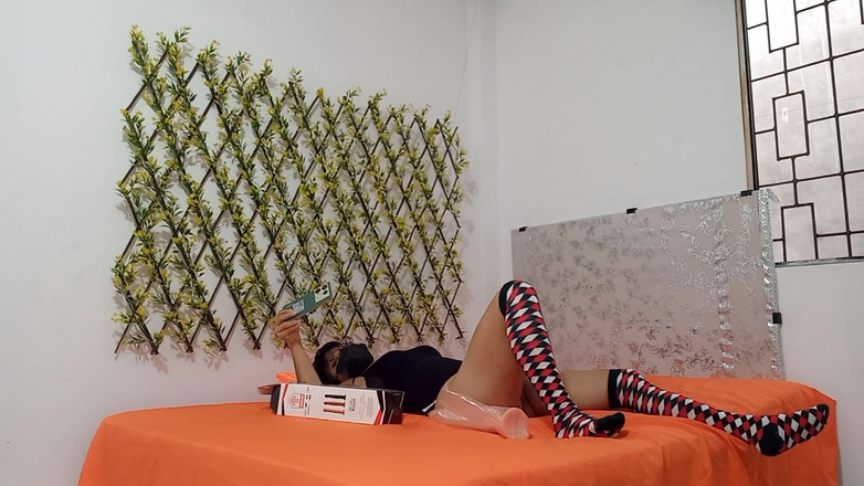 NEGRITA SEXY: Lei racconta la storia dell'infedeltà al fratellastro per scopi sessuali