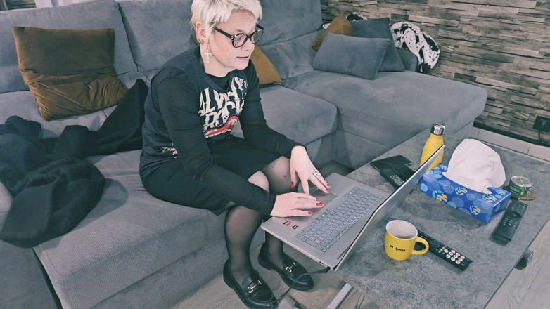 Sofy13: Olgun MILF vajinamla çalışmak ya da dildo arasında seçim yapmak zorundaydım