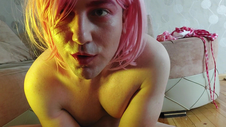 Kitty_Cross: Götlü kıvrımlar parıldayan, topuklu ayakkabılar tıklıyor, arzu gibi yağ damlıyor