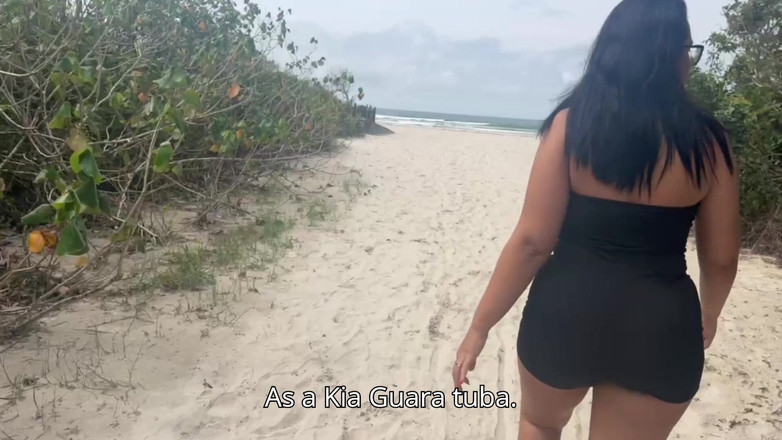 Lidi Ferrari: Trên bãi biển trong bộ bikini thong để lộ mông to...