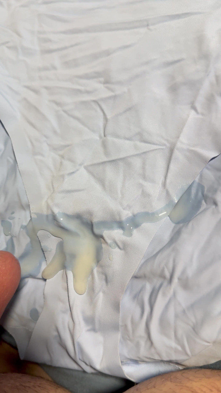 CumDaily: Karısının külotuna boşalma 6