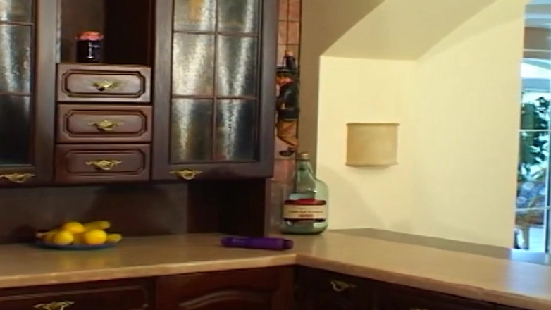 SEXUAL SIN: Extrémní křivky Scéna 1 - zralá žena s velkým zadkem si užívá svého...