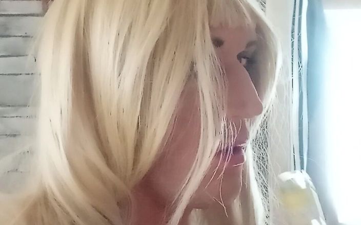 SarahDeSexy: Saradesexy Sissy Crossdress Shemale Blonde Whore with Big Cock