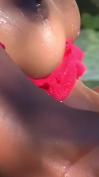 Marie Luv e Nyomi zen si scambiano la sborra dopo averlo preso nel culo