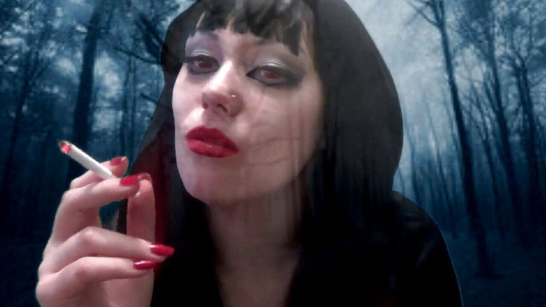 Goddess Misha Goldy: La Padrona del vampiro ti invierà e ti trasformerà in...