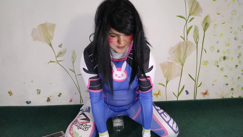 LizAngel: D.VA aku kencing di botol
