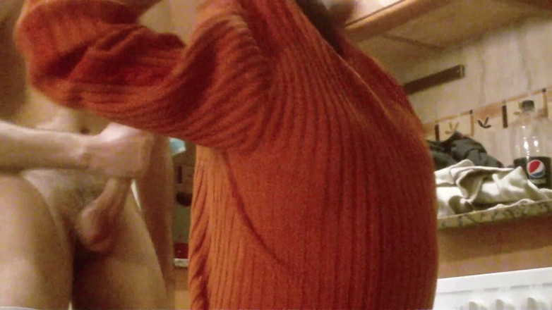 Robyn 3Some: 巨大なペニスが好奇心旺盛な異性愛者を脱獄させる