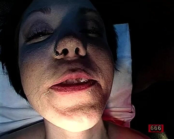 Piss Lover: फूहड़ घुटने टेकना - मुंह हर किरण के लिए खुला