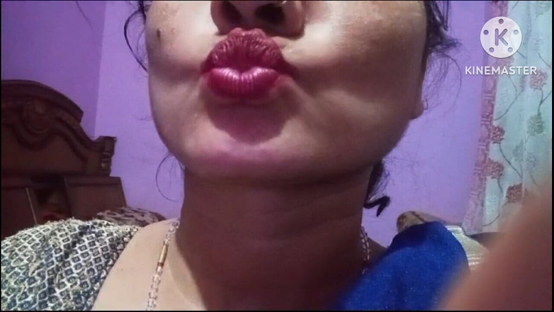 Sexy gunjan: Indianca bhabhi oferă săruturi sexy la buze tuturor fanilor ei