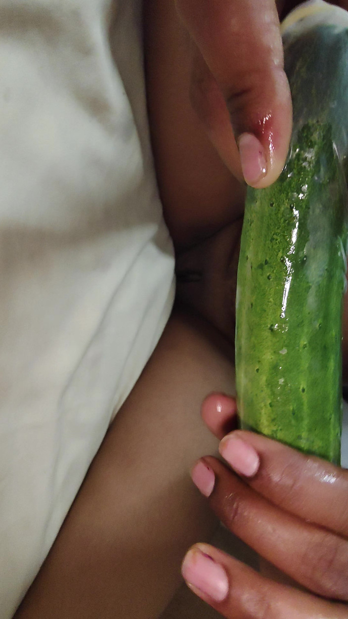 Cute queen: 오늘 나는 오이에 따먹히는 것 같은 느낌이 들었다.