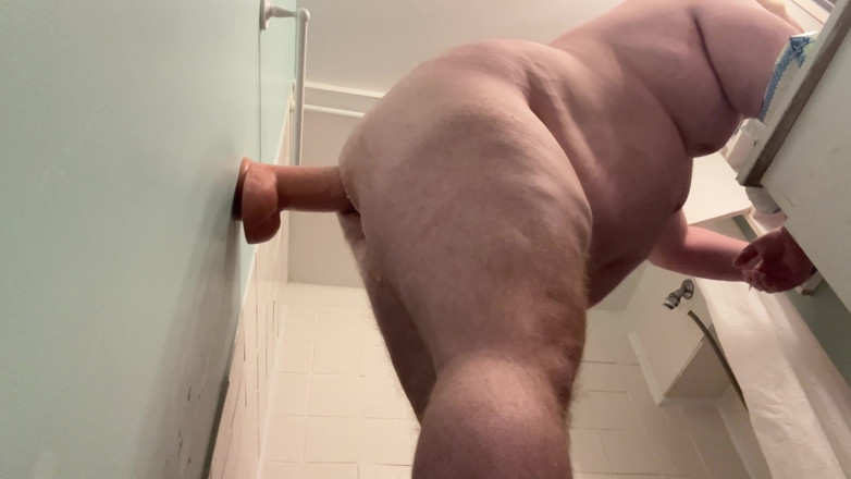 Charlieboy69: Regangan pantat saya dengan dildo besar-besaran