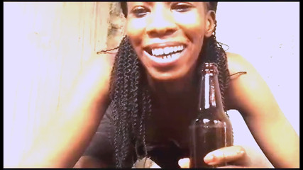 African Beauties: MILF Nikkiez Bottle Play