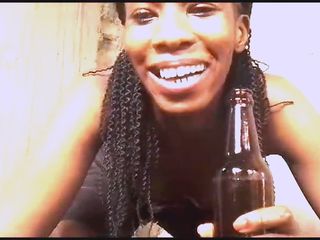 African Beauties: MILF Nikkiez Bottle Play