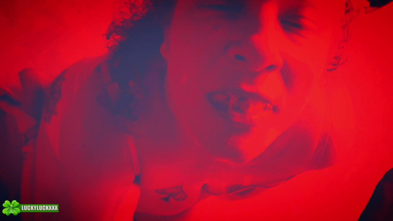 MR LUCKY LUCK: 운 좋은 소녀 Kween Bunny B - 미스터 럭키 운과 함께하는 레드 라이트 스페셜 POV 오럴