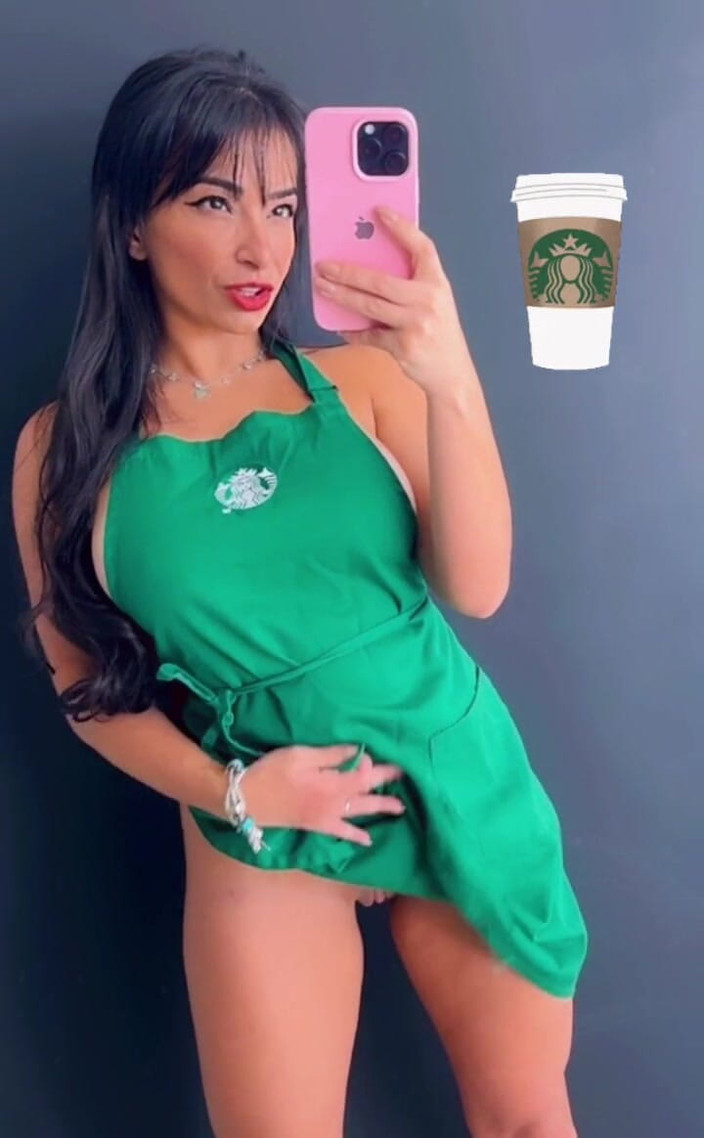 Emanuelly Raquel: 一人で裸のセクシーな自撮り写真