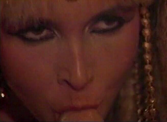 The Vintage Era: Báječná blonďatá MILF dostane její mokrou kundu ošukanou a olízanou