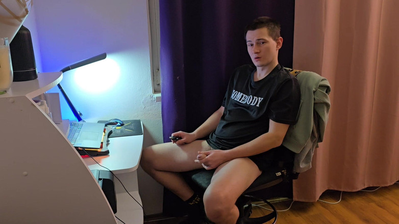 Fap_man93: Femme Dans La Pièce Voisine - Son Mari Poilu Excité N’arrête...