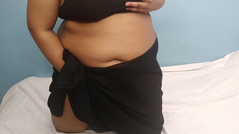 Aria Mia: Задница с большими сиськами овдовела