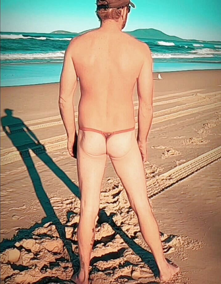 Madaussiehere: Trying on All My Swimsuits on the Beach