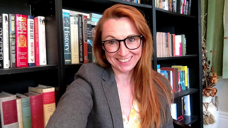 Lily kink: L'innocente Bibliotecaria Viene Ingannata E Ti Spompina