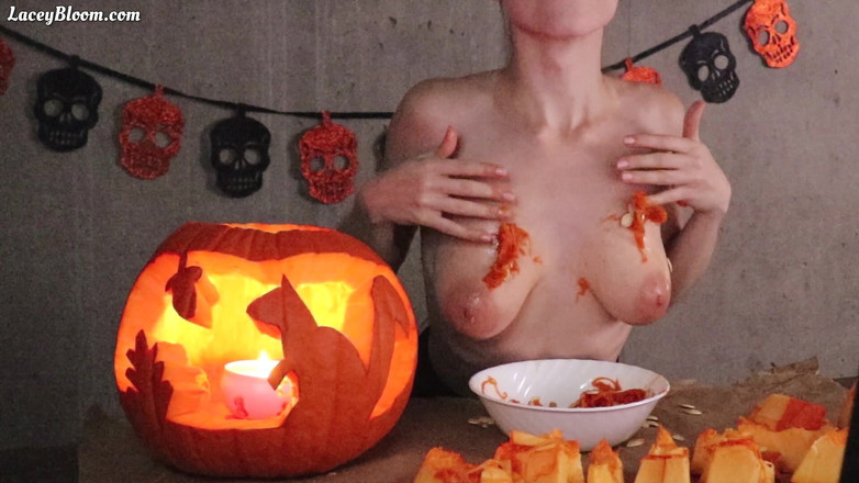 Lacey Bloom: Main bareng pumpkin 5:21